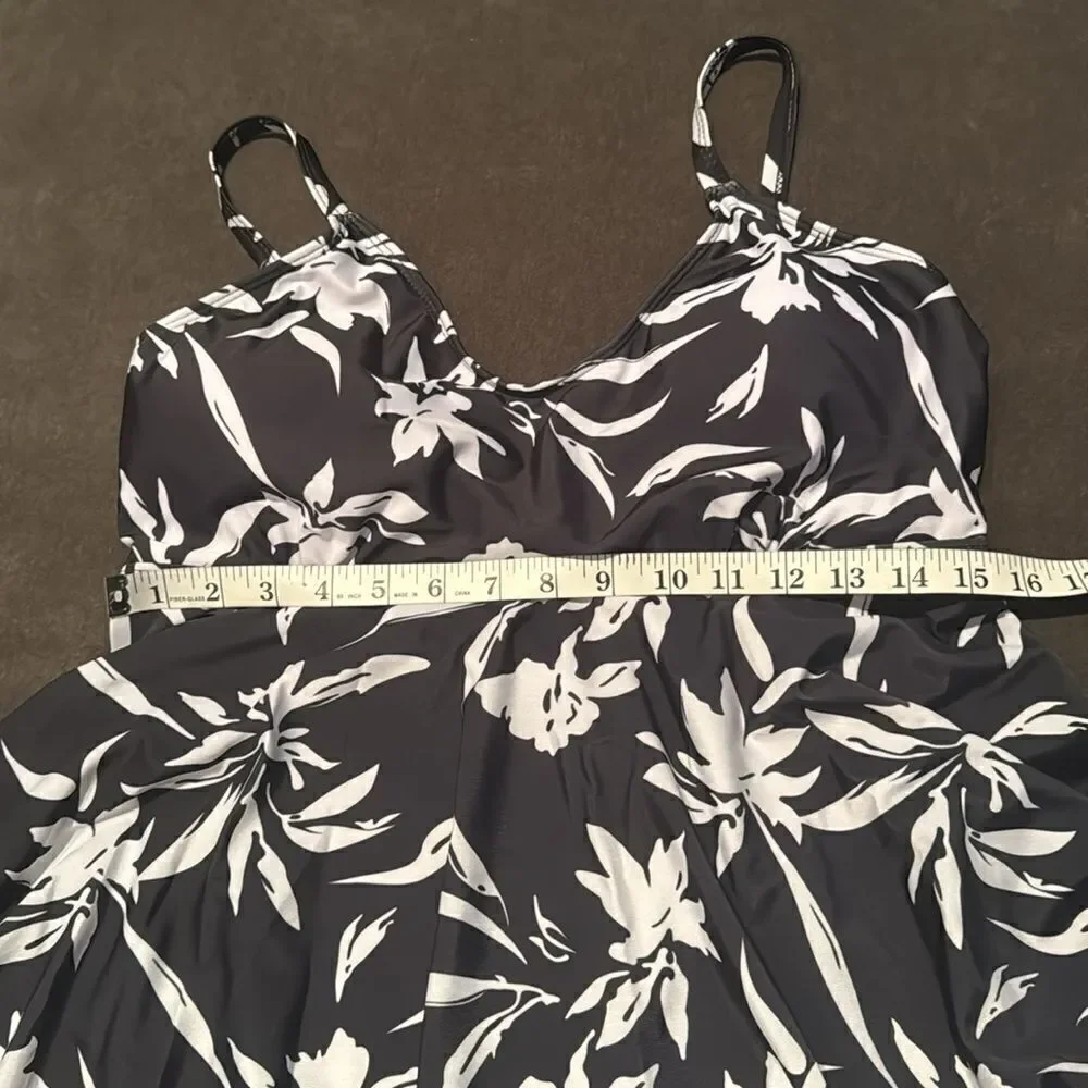 Women’s 2 Piece Swimsuit Black and White Floral Design Tankini Size 12 NEW
